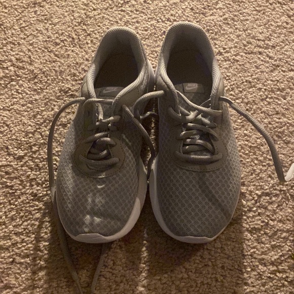 Nike shoes size3Y - Picture 2 of 2